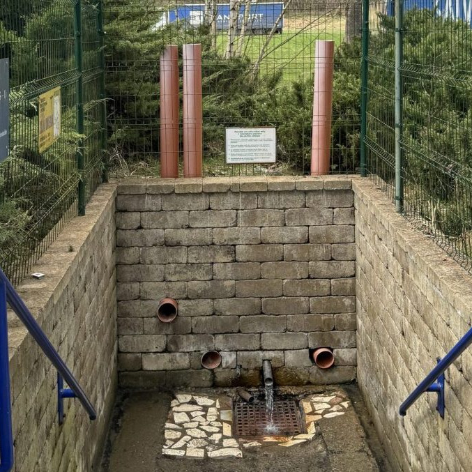 Verejný prameň minerálnej vody Salvator v obci Lipovce.