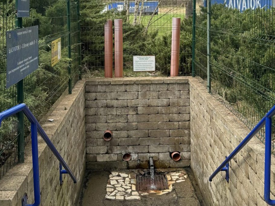 Verejný prameň minerálnej vody Salvator v obci Lipovce.