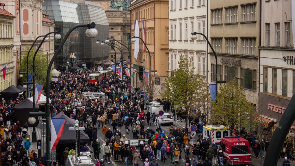 V Česku 17. november zostal dňom voľna, plánujú sa spomienkové podujatia, ale aj protesty