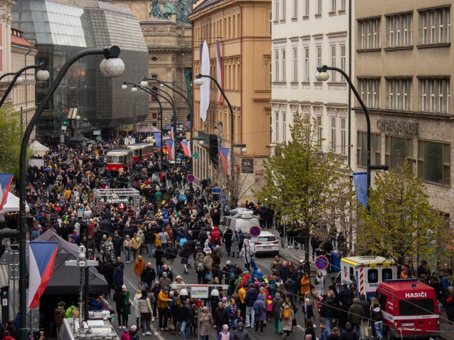 V Česku 17. november zostal dňom voľna, plánujú sa spomienkové podujatia, ale aj protesty