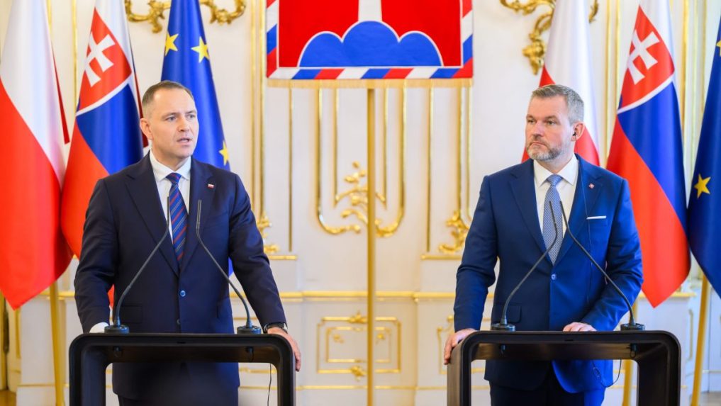 Na snímke poľský prezident Karol Nawrocki a slovenský prezident Peter Pellegrini.