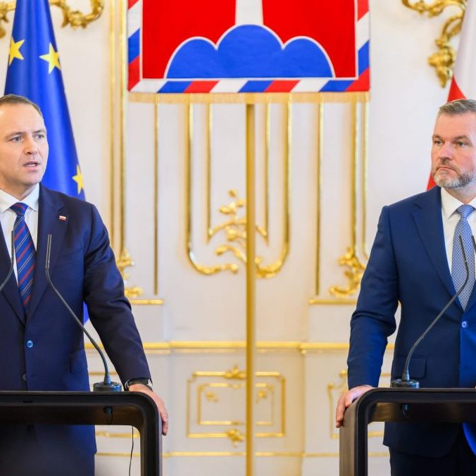 Na snímke poľský prezident Karol Nawrocki a slovenský prezident Peter Pellegrini.