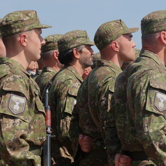 Na snímke účastníci pilotného výcviku Národných obranných síl.