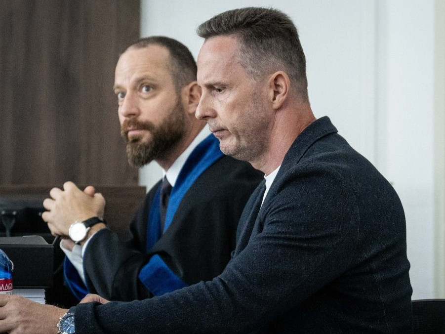 Na snímke zľava advokát Marek Para a exšéf finančnej jednotky Národnej kriminálnej agentúry (NAKA) Marián Zetocha.