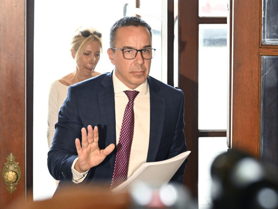 Minister práce, sociálnych vecí a rodiny SR Erik Tomáš.