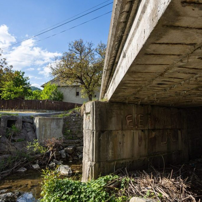 Most v havarijnom stave v obci Štiavnik.