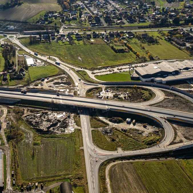 Na snímke rýchlostná cesta R2 Kriváň - Mýtna.