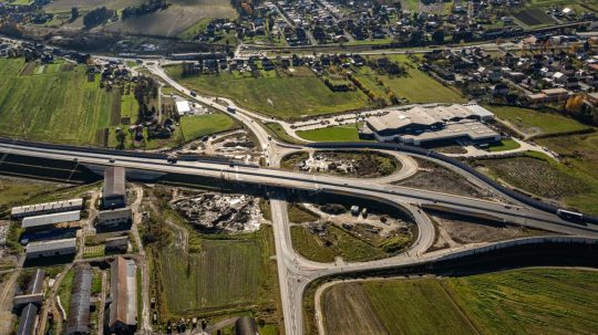 Na snímke rýchlostná cesta R2 Kriváň - Mýtna.