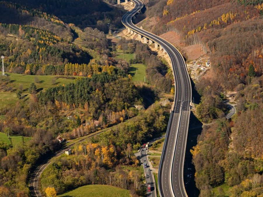 Na snímke R2 medzi Kriváňom a Mýtnou.