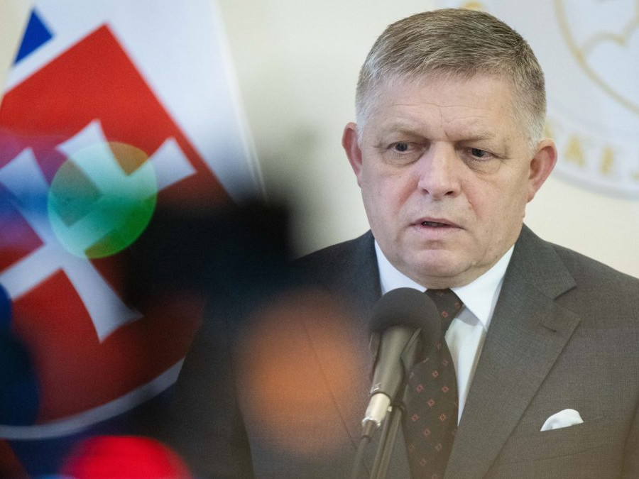 Predseda vlády SR Robert Fico (Smer-SD).