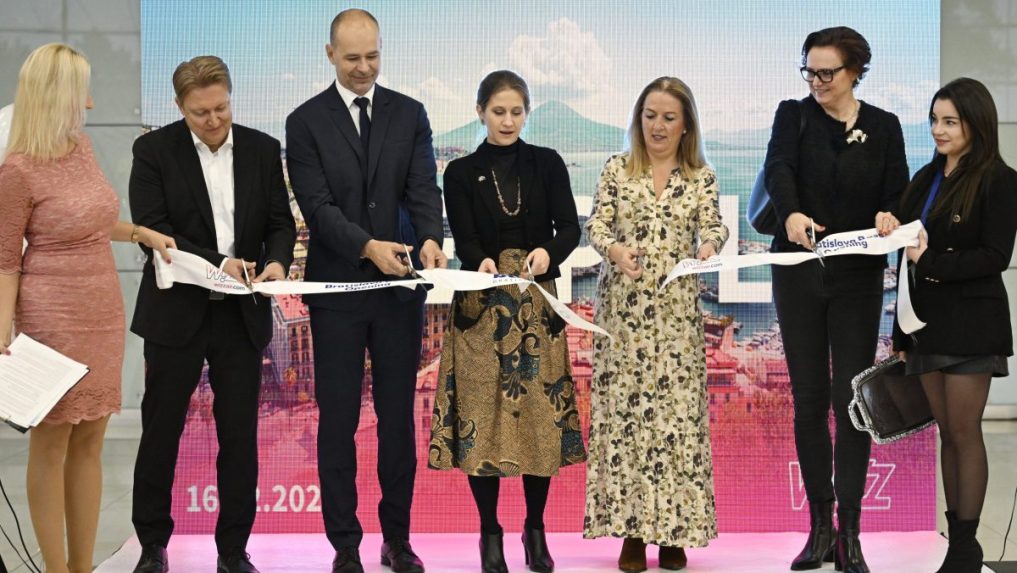 Otvorenie zÃƒÂ¡kladne leteckÃƒÂ©ho dopravcu Wizz Air spojenÃƒÂ© s privÃƒÂ­tanÃƒÂ­m bÃƒÂ¡zovanÃƒÂ©ho lietadla na zÃƒÂ¡kladni bratislavskÃƒÂ©ho letiska.