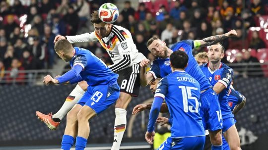 Gólový hurikán v Nemecku:   Slováci utrpeli najvyššiu kvalifikačnú prehru v histórii, o MS 2026 budú musieť zabojovať v baráži
