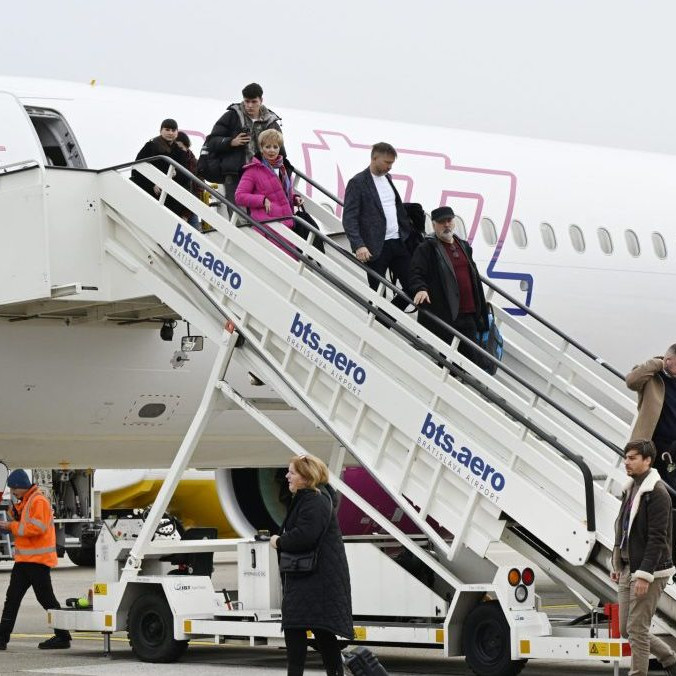 Prílet prvých pasažierov leteckej spoločnosti Wizz Air z Košíc do Bratislavy.