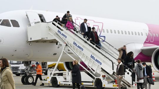 Prílet prvých pasažierov leteckej spoločnosti Wizz Air z Košíc do Bratislavy.