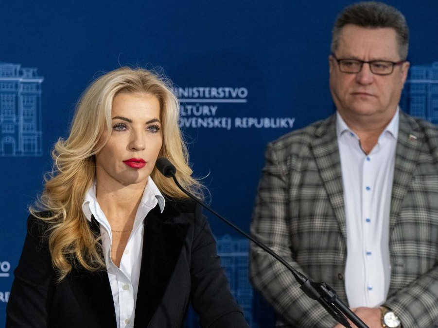 Ministerka kultúry Martina Šimkovičová a riaditeľ Fondu na podporu umenia František Kornaj.