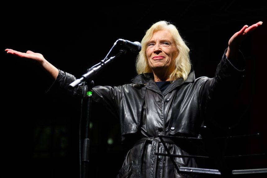 Podujatia k 17. novembru organizovali v Bratislave iniciatívy aj opozičné strany. Ľudí neodradil ani vietor a dážď