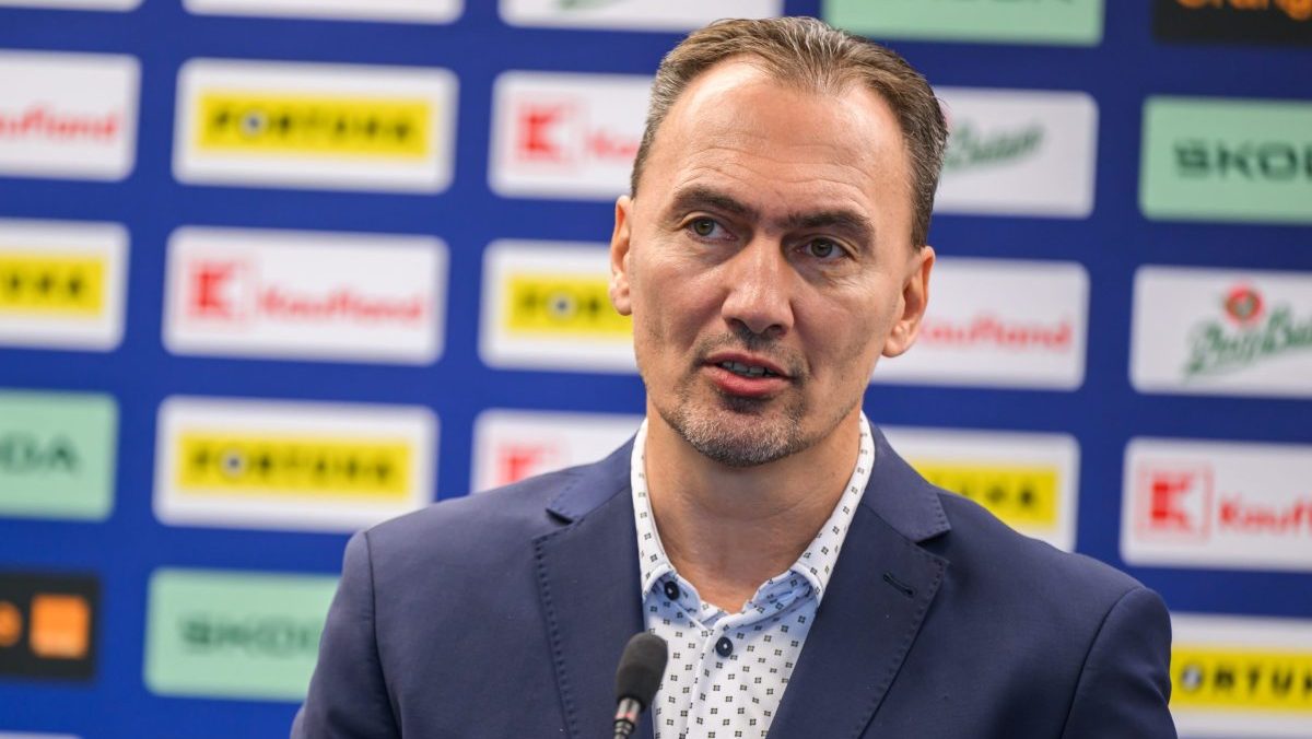 Miroslav &Scaron;atan chce znova kandidovať na prezidenta SZĽH. Potvrdil z&aacute;ujem organizovať MS U20