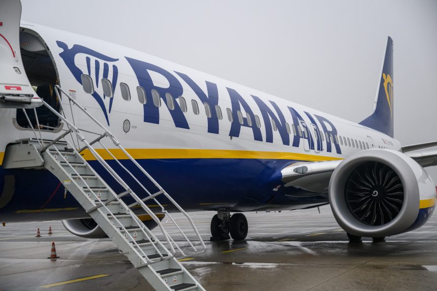 Na snÃƒÂ­mke lietadlo spoloÃ„Ânosti Ryanair.