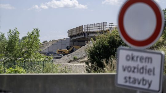 Stavebné práce na diaľnici D1 pri Bratislave.