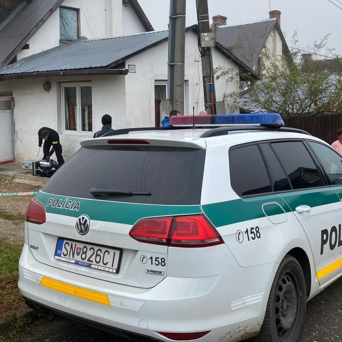 Na snímke polícia po útoku muža na dvojročné dieťa v Spišskej Novej Vsi.