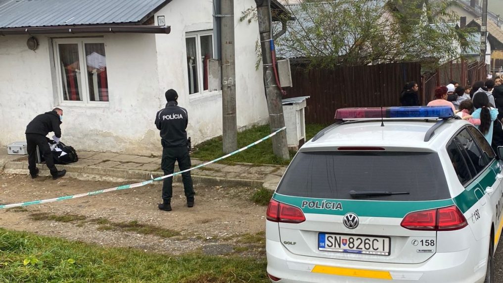 Na snímke polícia po útoku muža na dvojročné dieťa v Spišskej Novej Vsi.