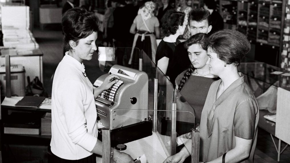 Predajňa TUZEX v Banskej Bystrici.