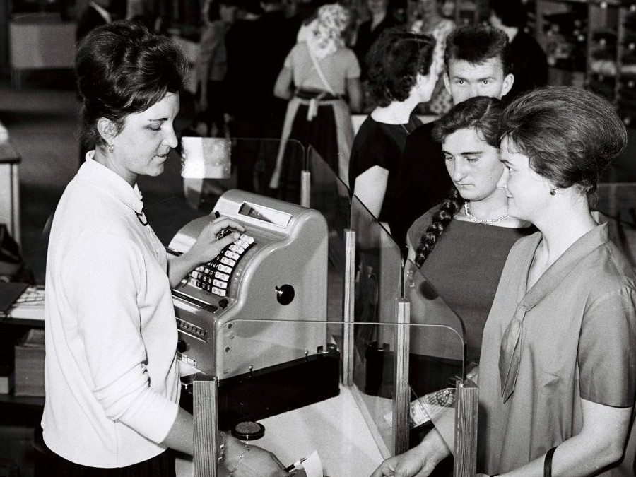 Predajňa TUZEX v Banskej Bystrici.