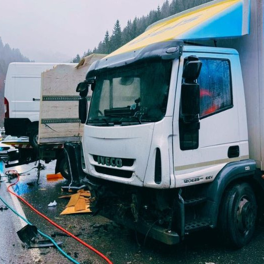 K dopravnej nehode došlo v klesaní z Donovál smerom do Liptovskej Osady.