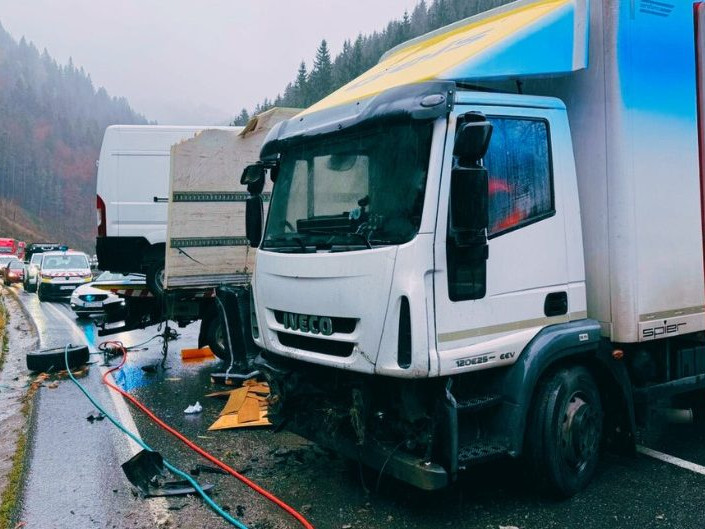 K dopravnej nehode došlo v klesaní z Donovál smerom do Liptovskej Osady.