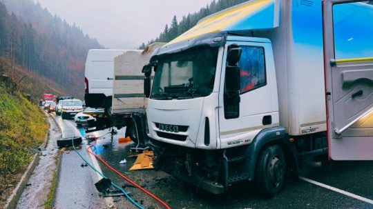 K dopravnej nehode došlo v klesaní z Donovál smerom do Liptovskej Osady.