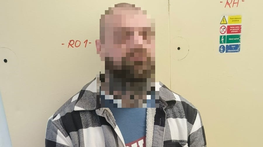 Na snímke osoba, ktorú zadržala polícia v Martine.