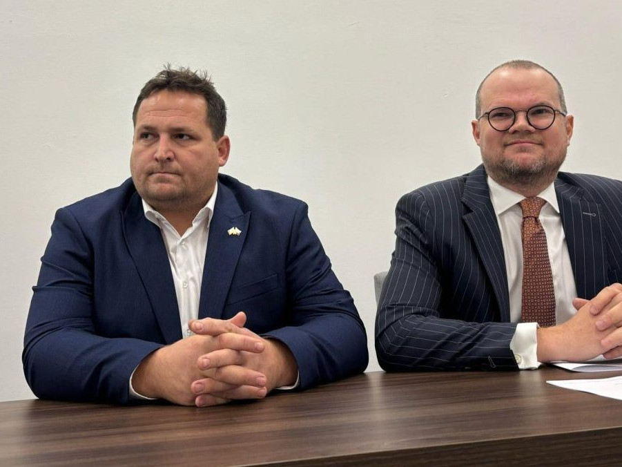 Na snímke Pavol Ďurka a jeho advokát Peter Kubina.