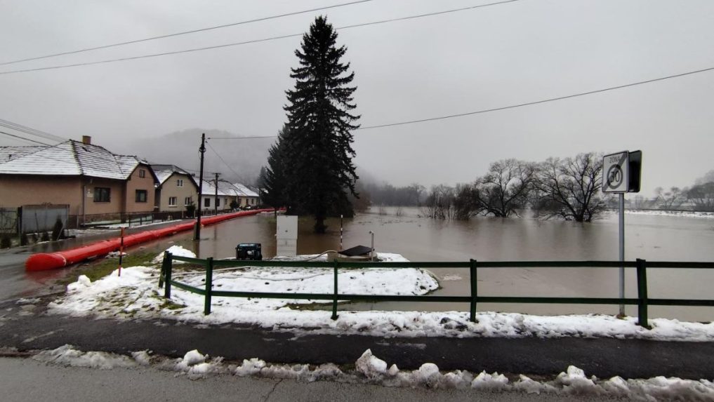 Hladina Hrona naÃ„Âalej vzrastÃƒÂ¡.