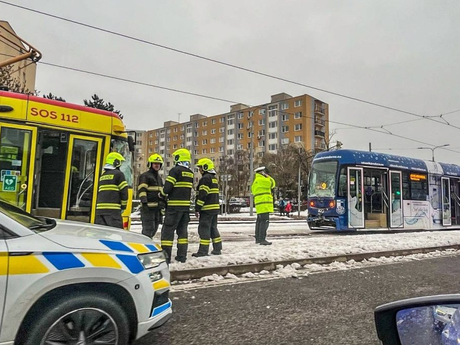 V Košiciach sa zrazili električky.