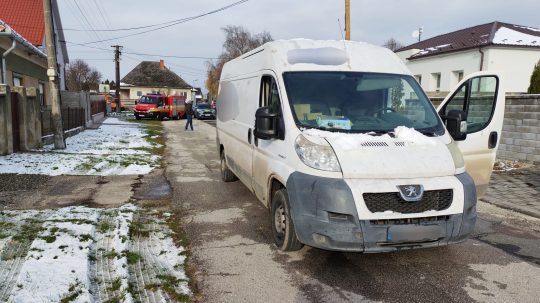 auto kuriéra vo Veľkej Pake