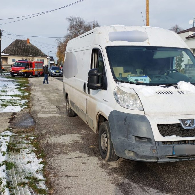 auto kuriéra vo Veľkej Pake