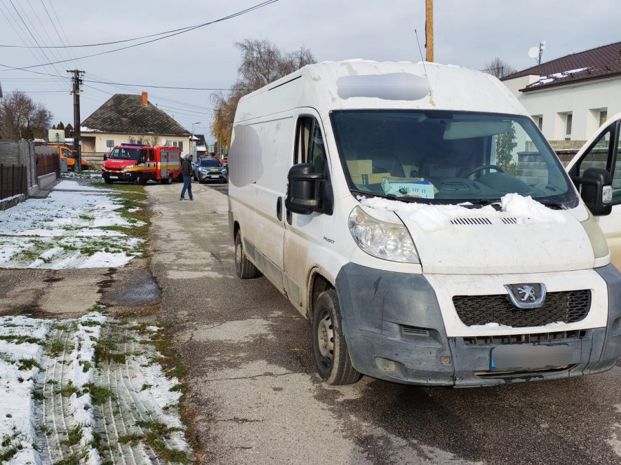 auto kuriéra vo Veľkej Pake