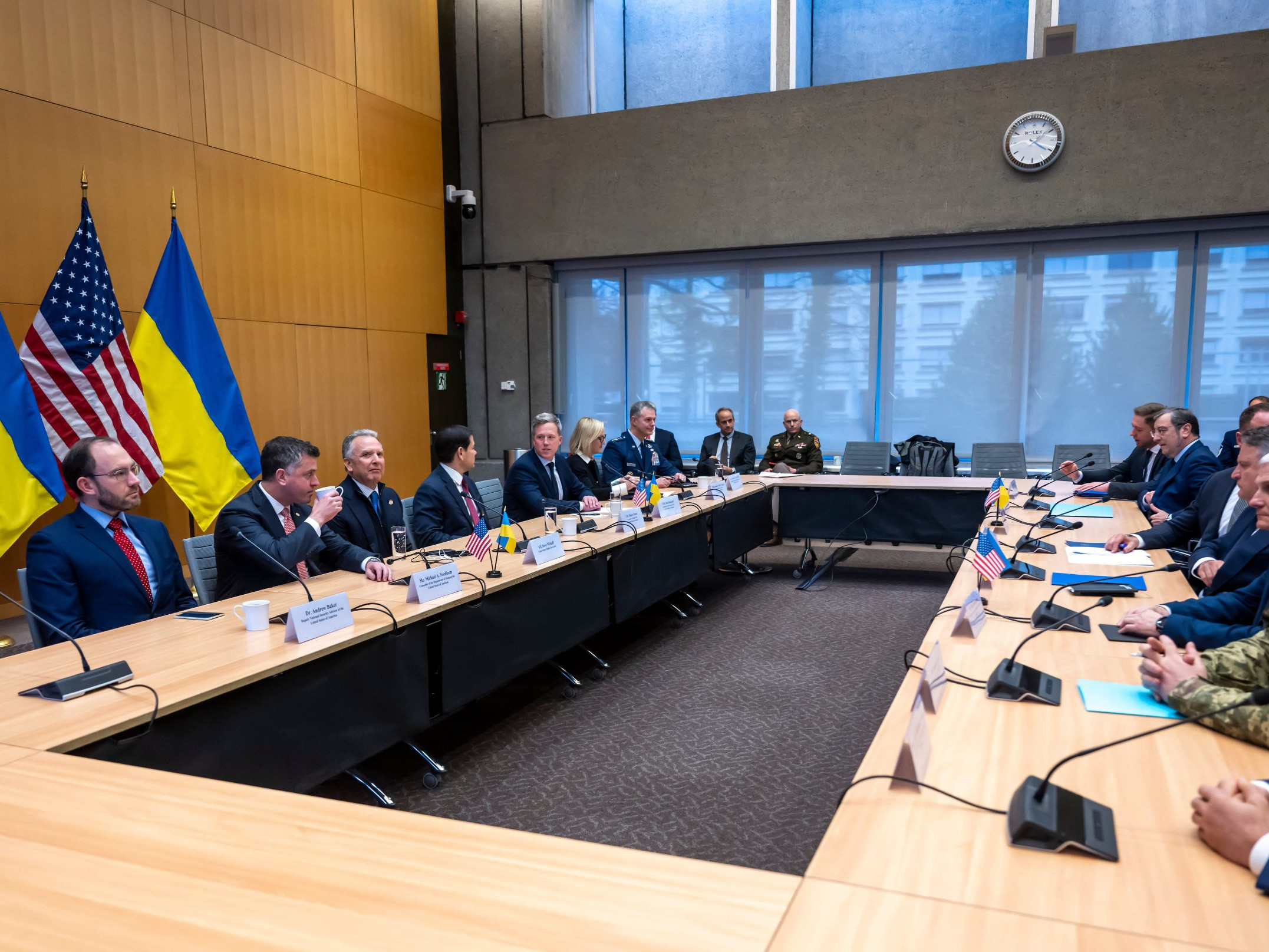 V Ženeve prebiehajú rokovania o americkom mierovom pláne pre Ukrajinu.