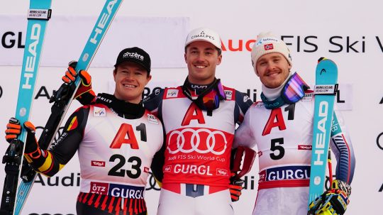 Paco Rassat (uprostred).