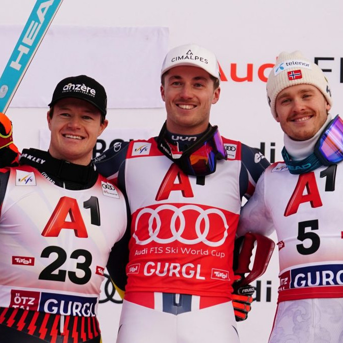 Paco Rassat (uprostred).