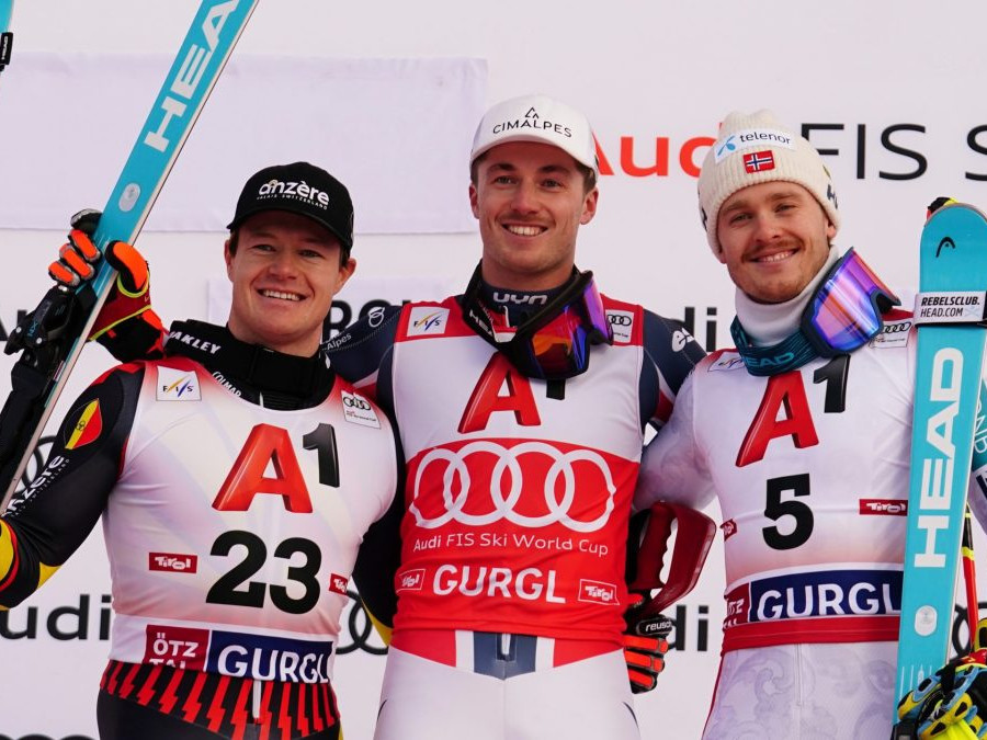 Paco Rassat (uprostred).