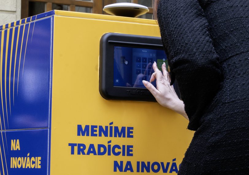 Na snímke autonómne doručovacie vozidlo Slovenskej pošty.