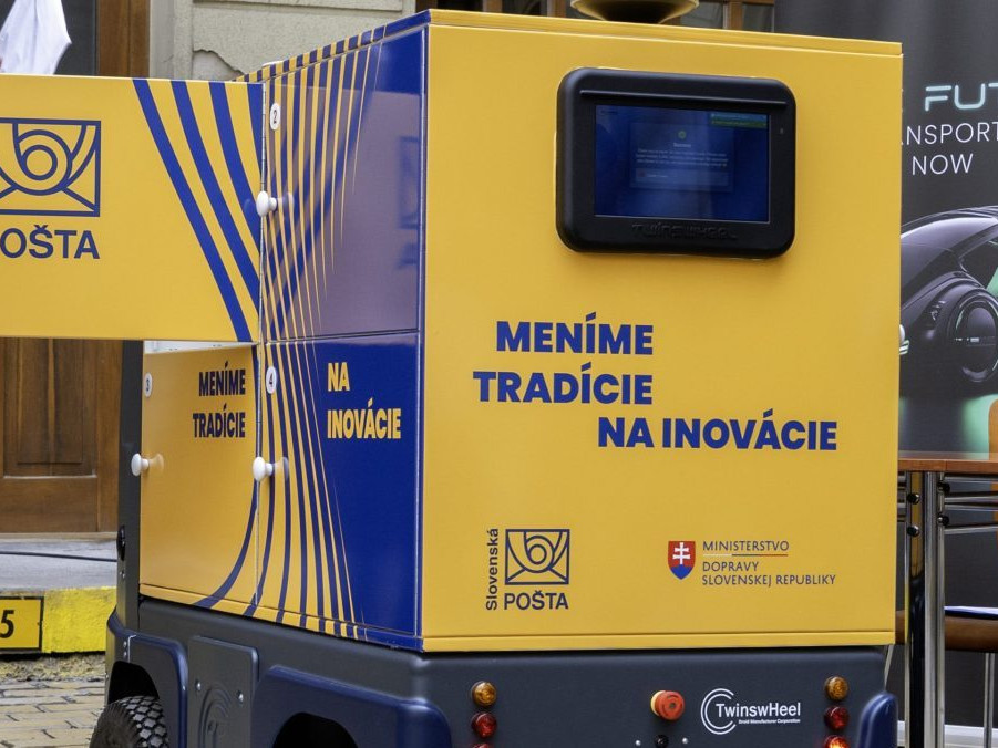 Na snímke autonómne doručovacie vozidlo Slovenskej pošty.