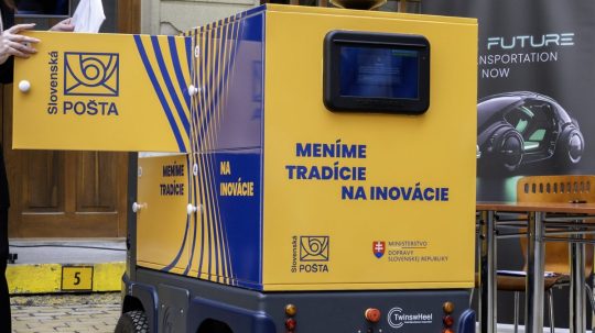 Na snímke autonómne doručovacie vozidlo Slovenskej pošty.