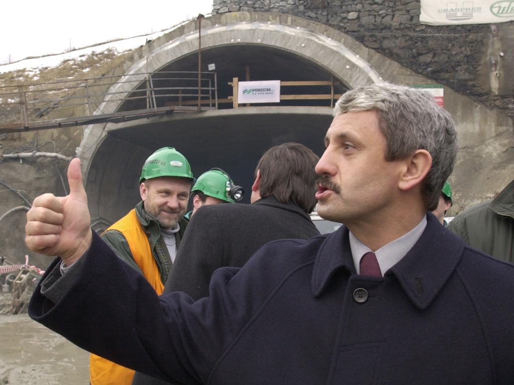 Mikuláš Dzurinda ešte ako premiér v roku 2001 počas kontrolného dňa na Branisku.