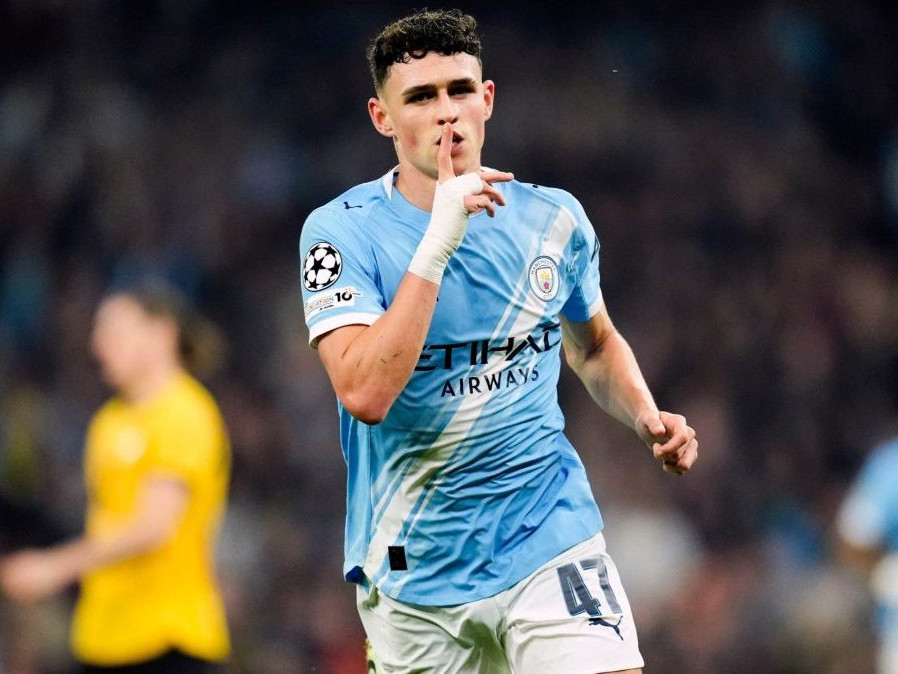 Hráč Phil Foden z Manchestru City sa teší z gólu.