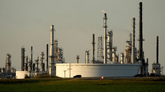 ropná rafinéria v USA