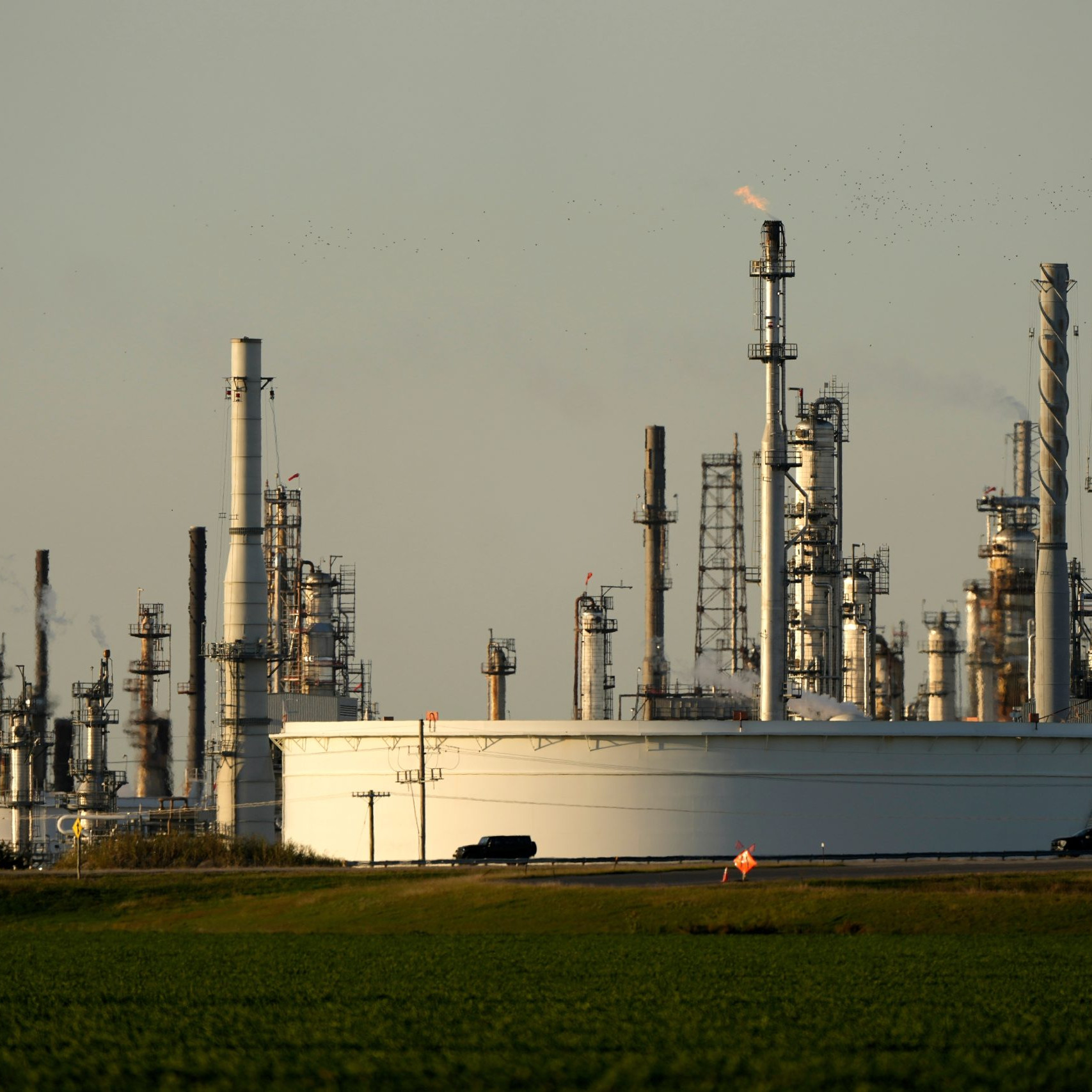 ropná rafinéria v USA