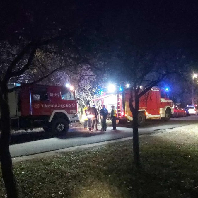 Päť ľudí zahynulo pri zrážke vlaku s autom v Peštianskej župe, jedna osoba je vo vážnom stave