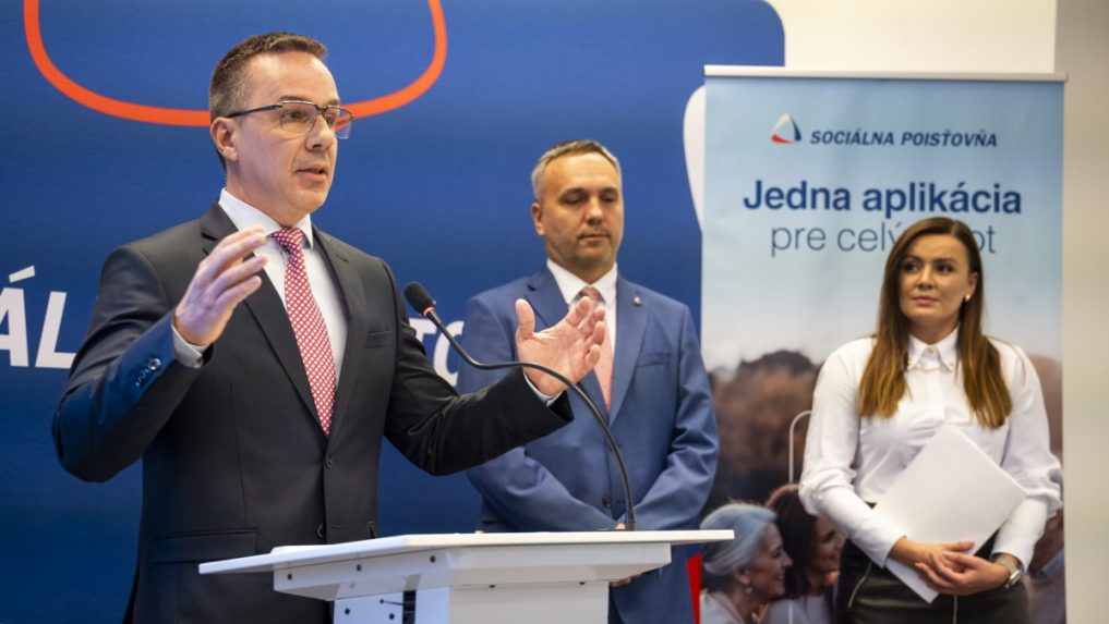 Minister práce, sociálnych vecí a rodiny Erik Tomáš.